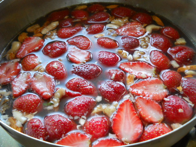 Eggless Strawberry Pudding
