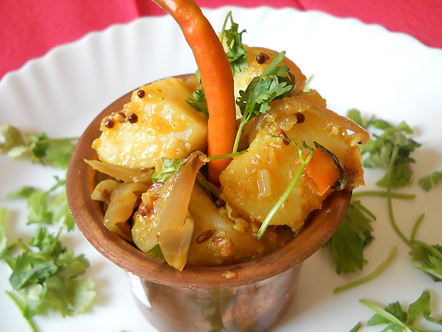 Aloo Sabzi Dry, How to make Aloo Sabzi Dry Recipe, Sukhe Aloo – Indian Potato Vegetable