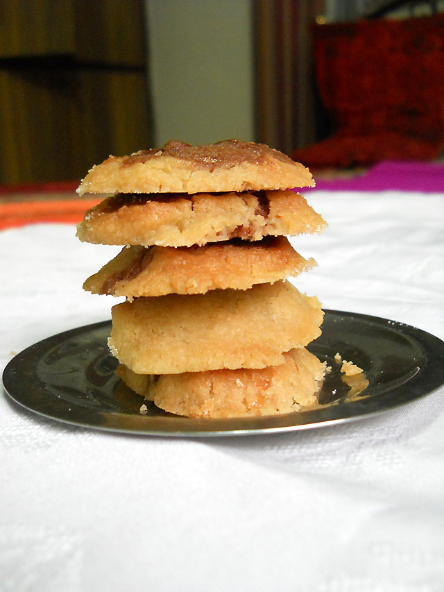 Day and Night Cookies – Marbled Chocolate Cookies Eggless
