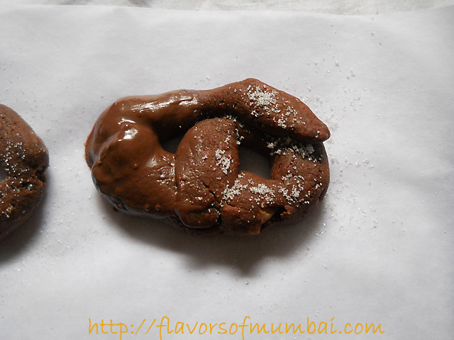 yummy1-Dark-Chocolate-Dipped-Pretzels