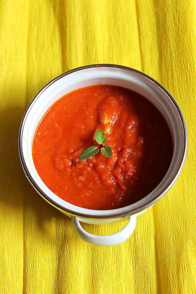 Homemade Pizza Sauce with Fresh Tomatoes