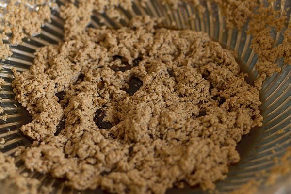 Eggless Gingerbread Cookies Recipe (14)