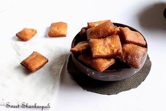 Sweet Shankarpali Recipe, How to make Sweet Shankarpali | Diwali Snacks