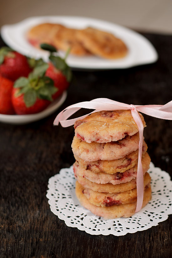 Eggless Strawberry Cookies (step by step)