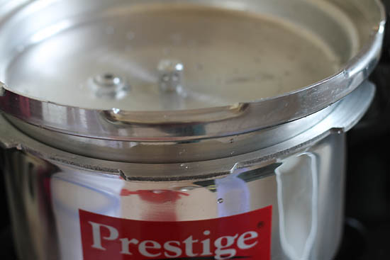 Eggless Pressure Cooker Cake Recipe (9)