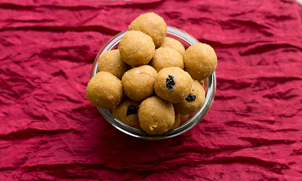 How to make Besan Rava Ladoo (Diwali Sweets)