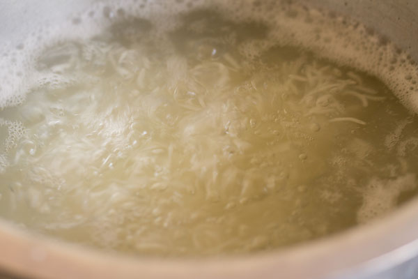 How to cook rice on gas stove 